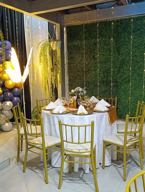Luz cálida y detalles dorados
