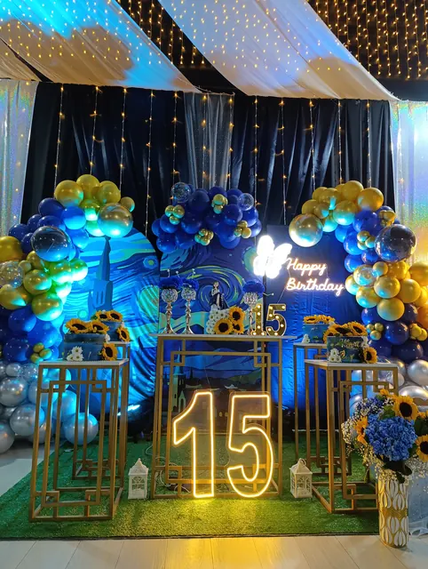 Quince años en azul y dorado